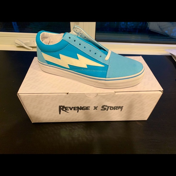 Size 9 revenge storm. “Bolt blue” - Picture 1 of 1